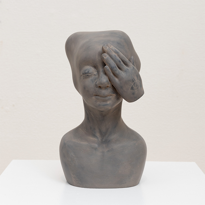 目を閉じてこころ開いて