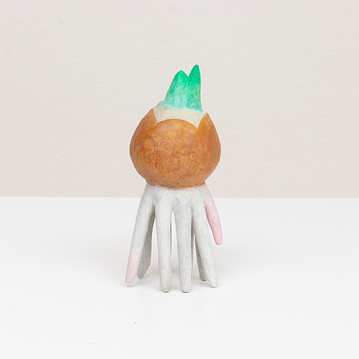 球根から根が生えて