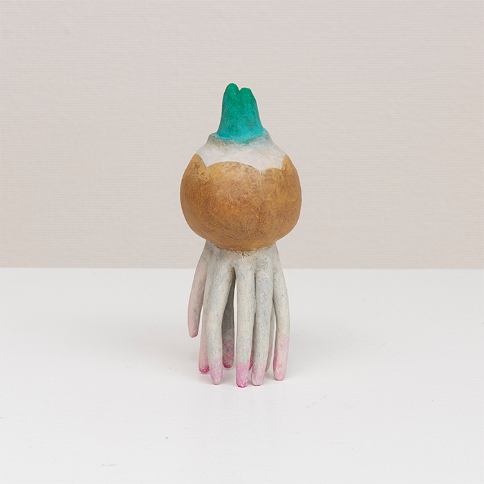 球根から根が生えて