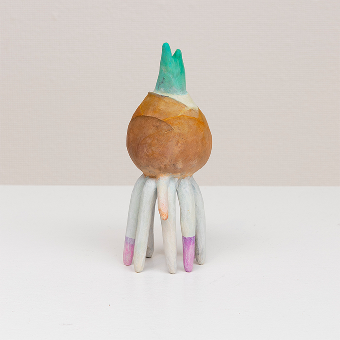 球根から根が生えて