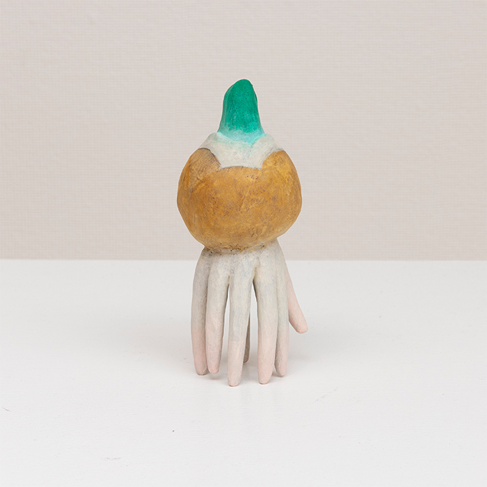 球根から根が生えて